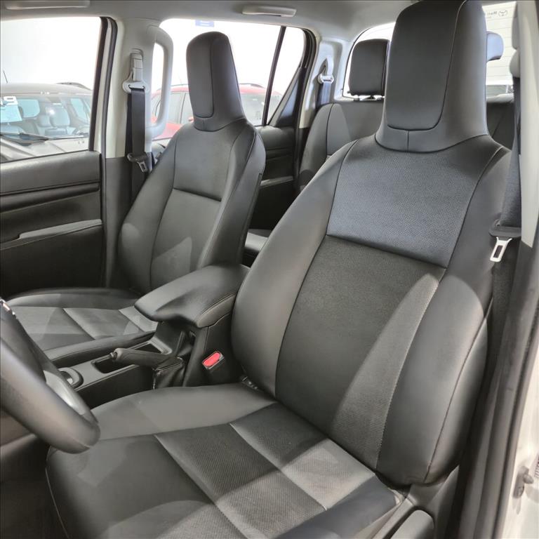 HILUX 2.8 D-4D TURBO DIESEL CD POWER PACK 4X4 MANUAL11