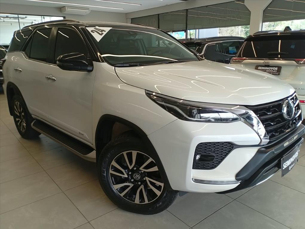 HILUX SW4 2.8 D-4D TURBO DIESEL SRX 4X4 AUTOMÁTICO0