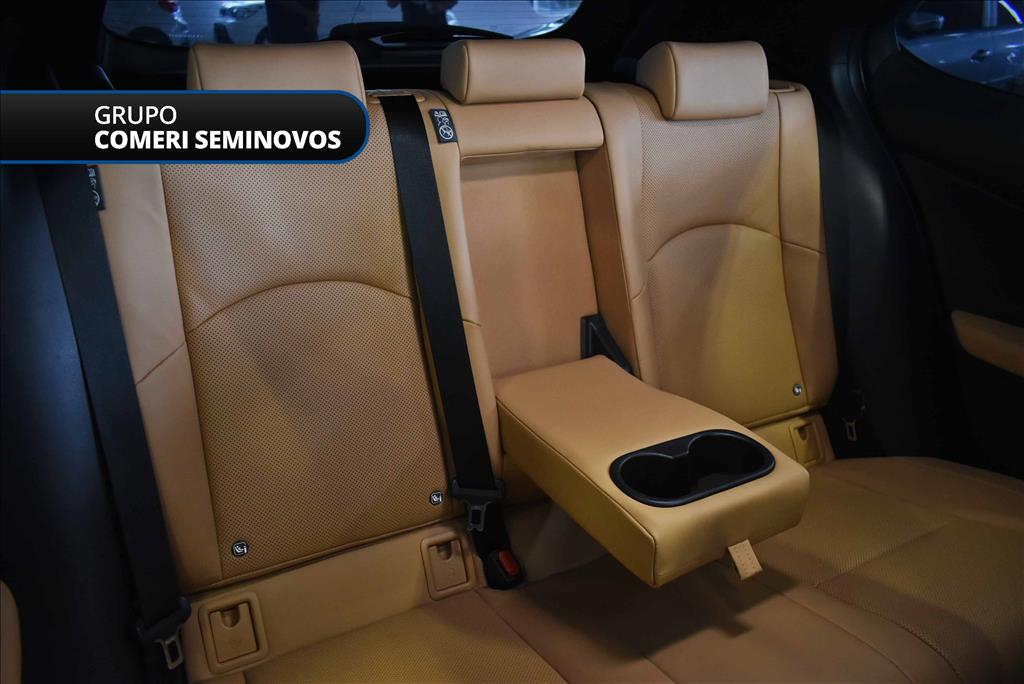 UX 300h 2.0 VVT-I HYBRID CVT8