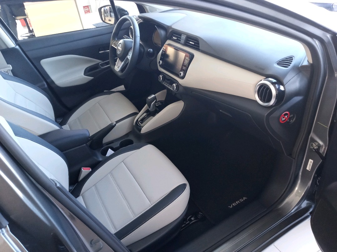 VERSA 1.6 16V FLEX EXCLUSIVE XTRONIC8