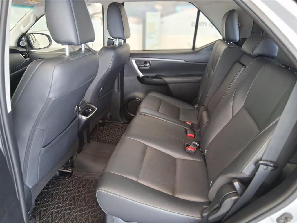 HILUX 2.8 D-4D TURBO DIESEL CD SRX 4X4 AUTOMÁTICO11