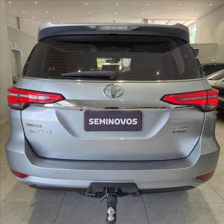 HILUX SW4 2.8 D-4D TURBO DIESEL SRX 7L 4X4 AUTOMÁTICO4