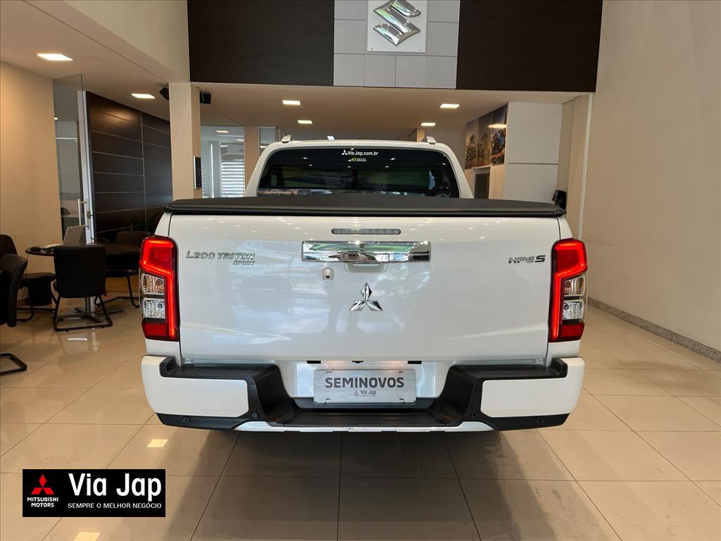 Mitsubishi-L200 TRITON-2.4 16V TURBO DIESEL SPORT HPE-S CD 4P 4X4 AUTOMÁTICO