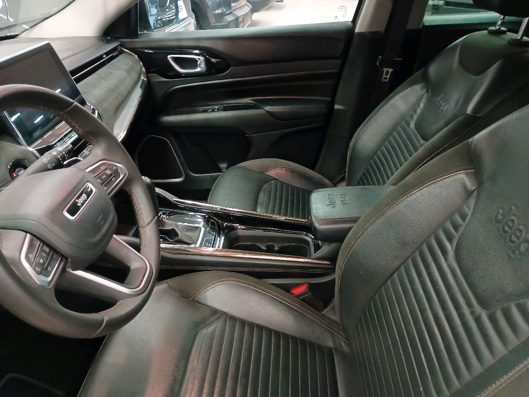 COMMANDER 1.3 T270 TURBO FLEX LIMITED AT66