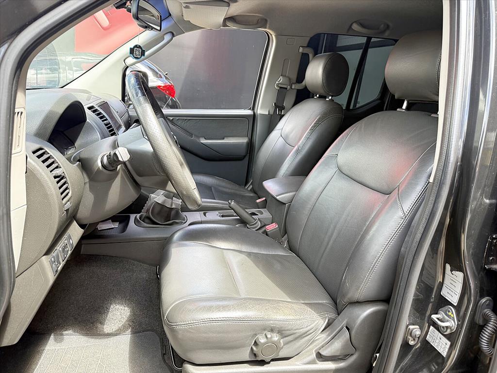 Nissan Frontier - 2.5 LE 4X4 CD TURBO ELETRONIC DIESEL 4P MANUAL