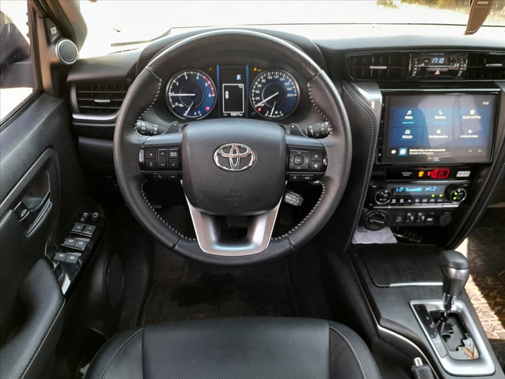 HILUX SW4 2.8 D-4D TURBO DIESEL SRX 7L 4X4 AUTOMÁTICO7