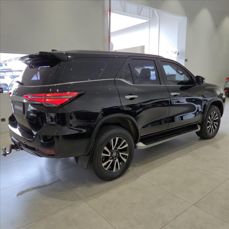 HILUX SW4 2.8 D-4D TURBO DIESEL SRX 7L 4X4 AUTOMÁTICO3