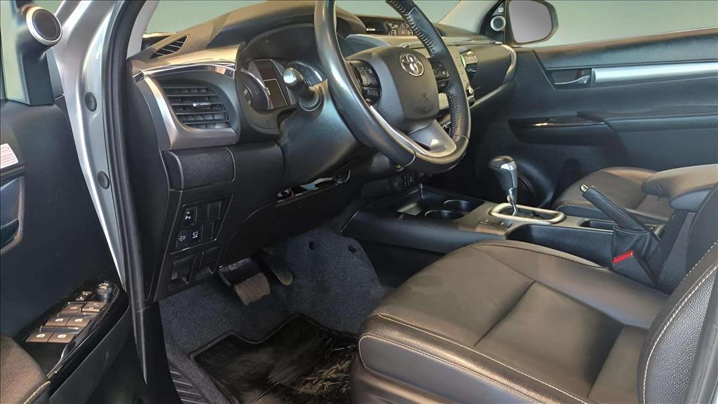 HILUX 2.8 D-4D TURBO DIESEL CD SRX 4X4 AUTOMÁTICO5