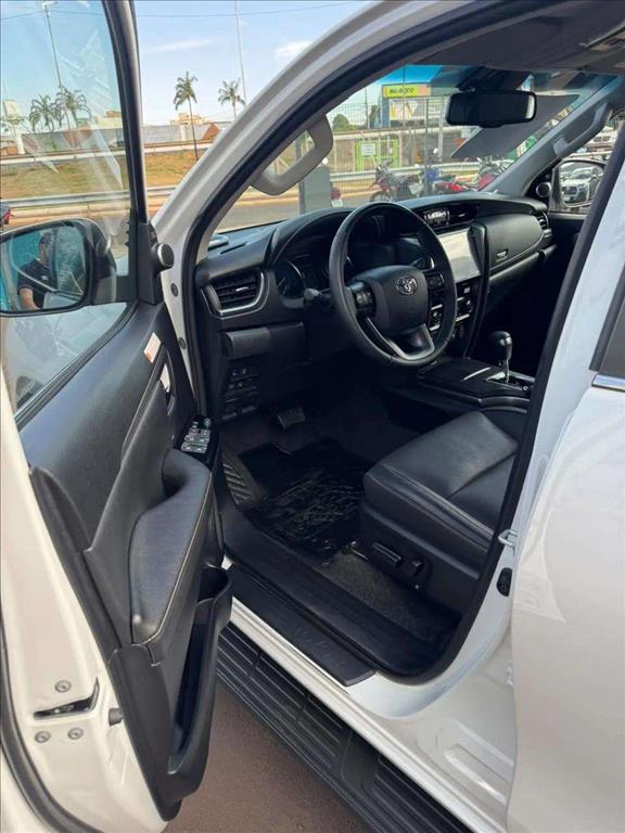 HILUX SW4 2.8 D-4D TURBO DIESEL SRX PLATINUM 7L 4X4 AUTOMÁTICO12