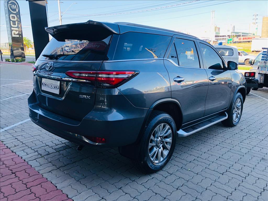 HILUX SW4 2.8 D-4D TURBO DIESEL SRX 4X4 AUTOMÁTICO3