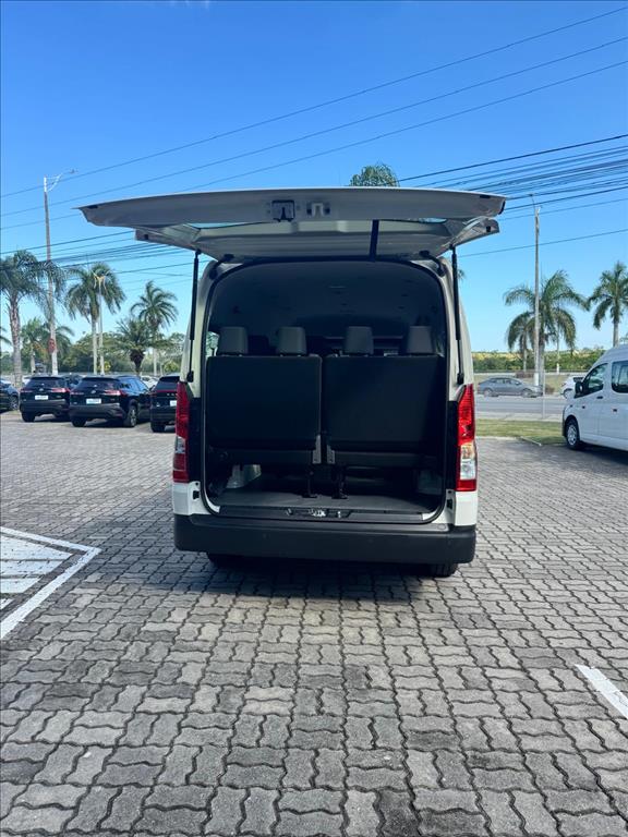 HIACE 2.8 D-4D TURBO DIESEL MINIBUS 15+1 DX AUTOMÁTICO8