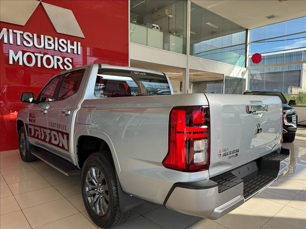 Mitsubishi-TRITON-2.4 BITURBO DIESEL CD HPE-S 4X4 AUTOMÁTICO
