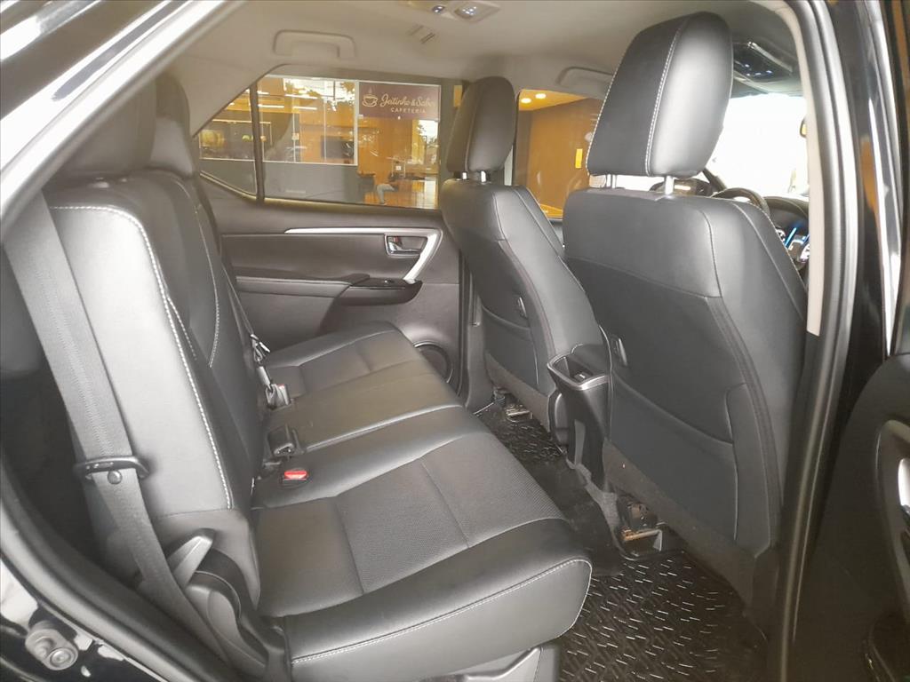 HILUX 2.8 D-4D TURBO DIESEL CD SRX 4X4 AUTOMÁTICO12