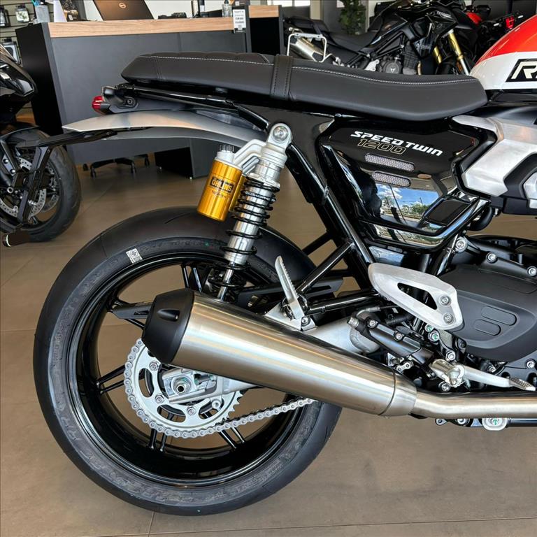 TRIUMPH-SPEED-TWIN RS