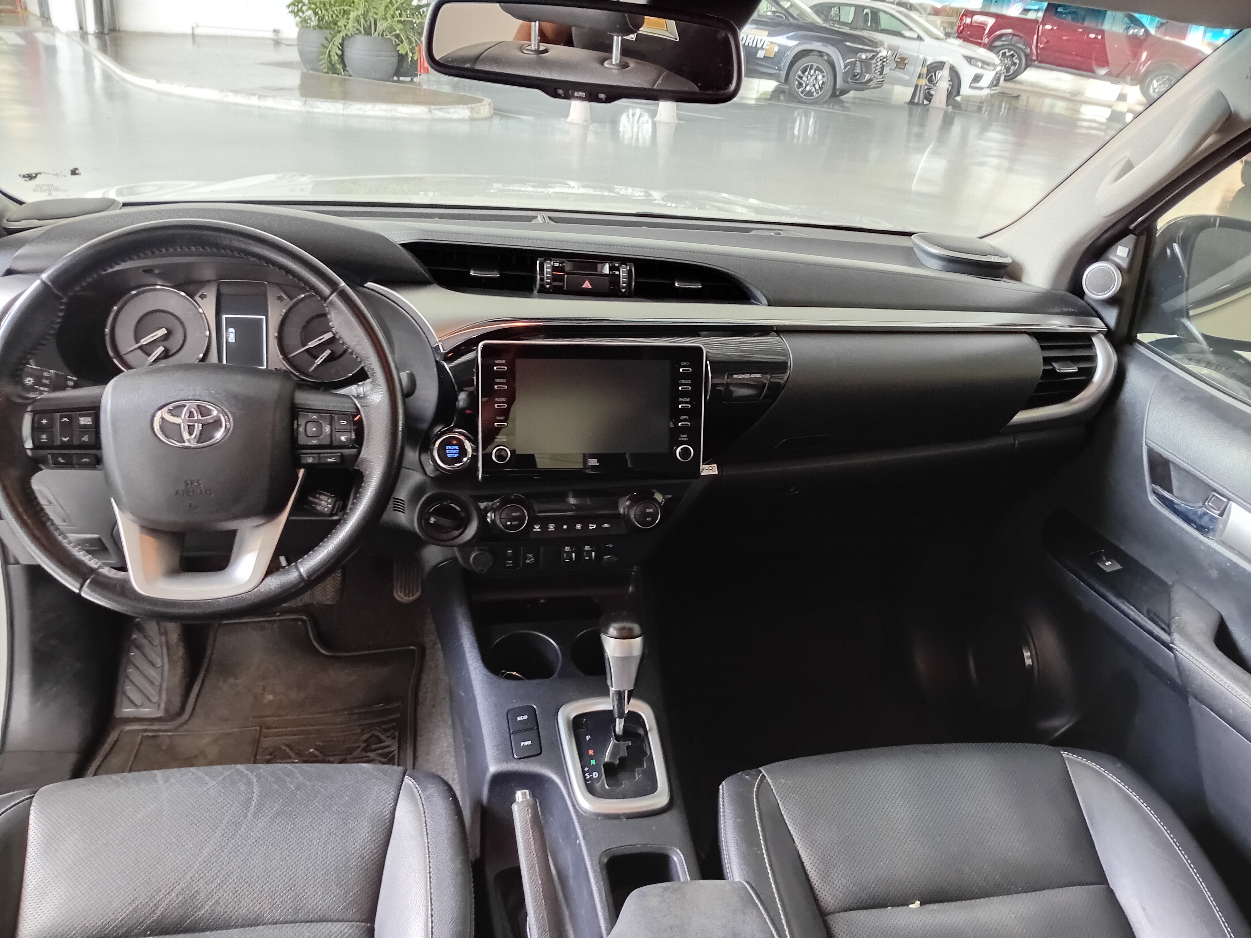 Toyota-HILUX-2.8 D-4D TURBO DIESEL CD SRX 4X4 AUTOMÁTICO