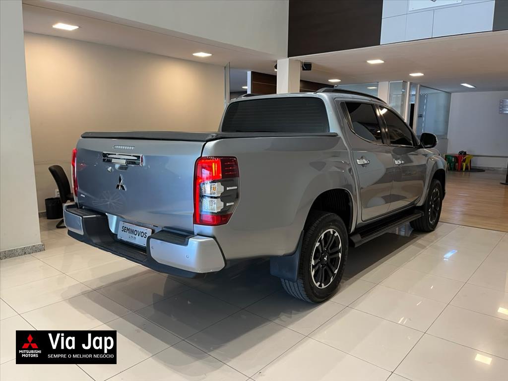 Mitsubishi-L200 TRITON-2.4 16V TURBO DIESEL SPORT HPE CD 4P 4X4 AUTOMÁTICO