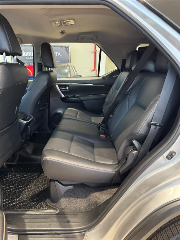 HILUX SW4 2.8 D-4D TURBO DIESEL SRX 7L 4X4 AUTOMÁTICO14