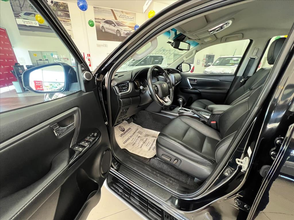 HILUX 2.8 D-4D TURBO DIESEL CD SRX 4X4 AUTOMÁTICO12