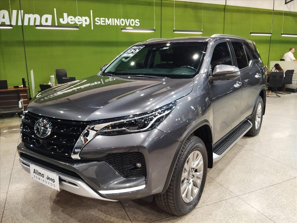HILUX SW4 2.8 D-4D TURBO DIESEL SRX 7L 4X4 AUTOMÁTICO