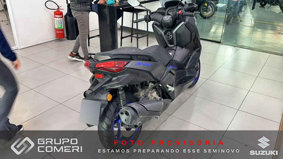 XMAX 300 CONNECTED ABS1