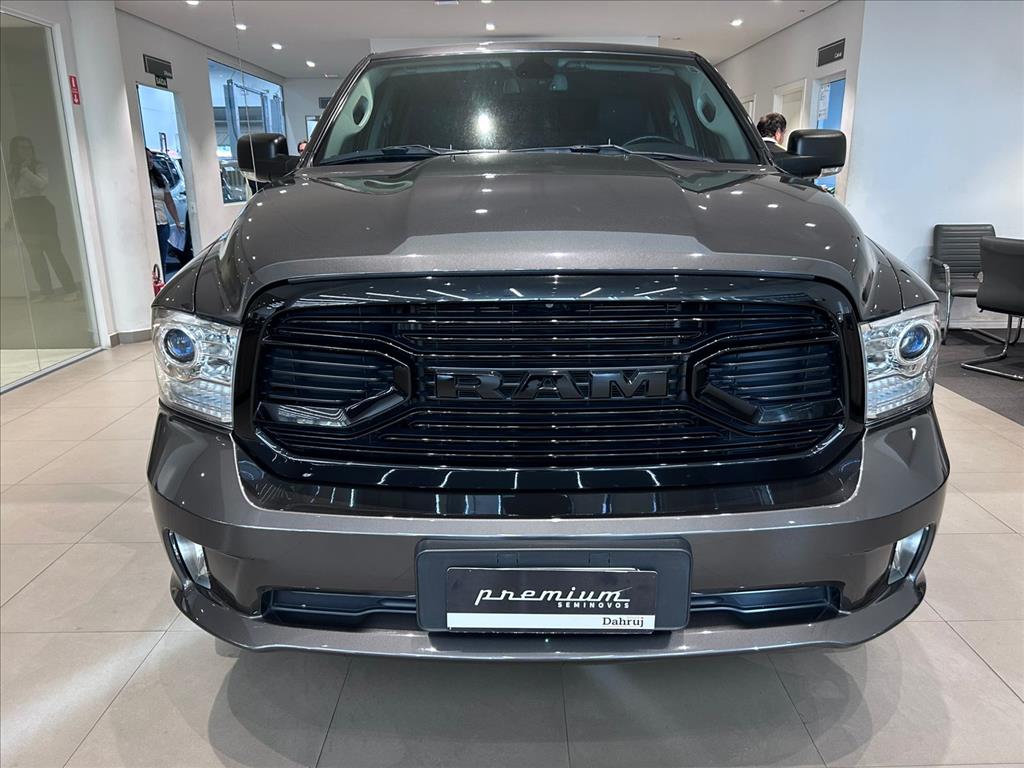 CLASSIC 5.7 V8 GASOLINA LARAMIE NIGHT EDITION CD 4X4 AUTOMÁTICO2