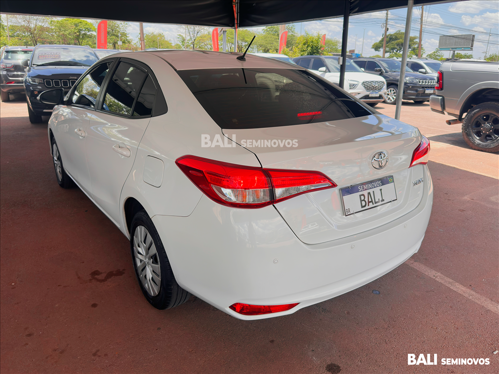 YARIS 1.5 16V FLEX SEDAN XL LIVE MULTIDRIVE4