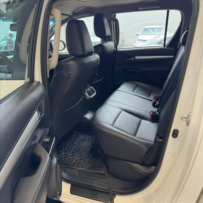 HILUX 2.8 D-4D TURBO DIESEL CD SRV 4X4 AUTOMÁTICO10