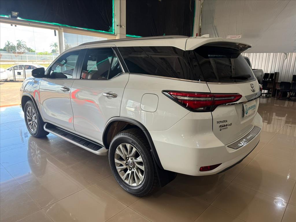 HILUX 2.8 D-4D TURBO DIESEL CD SRX 4X4 AUTOMÁTICO3