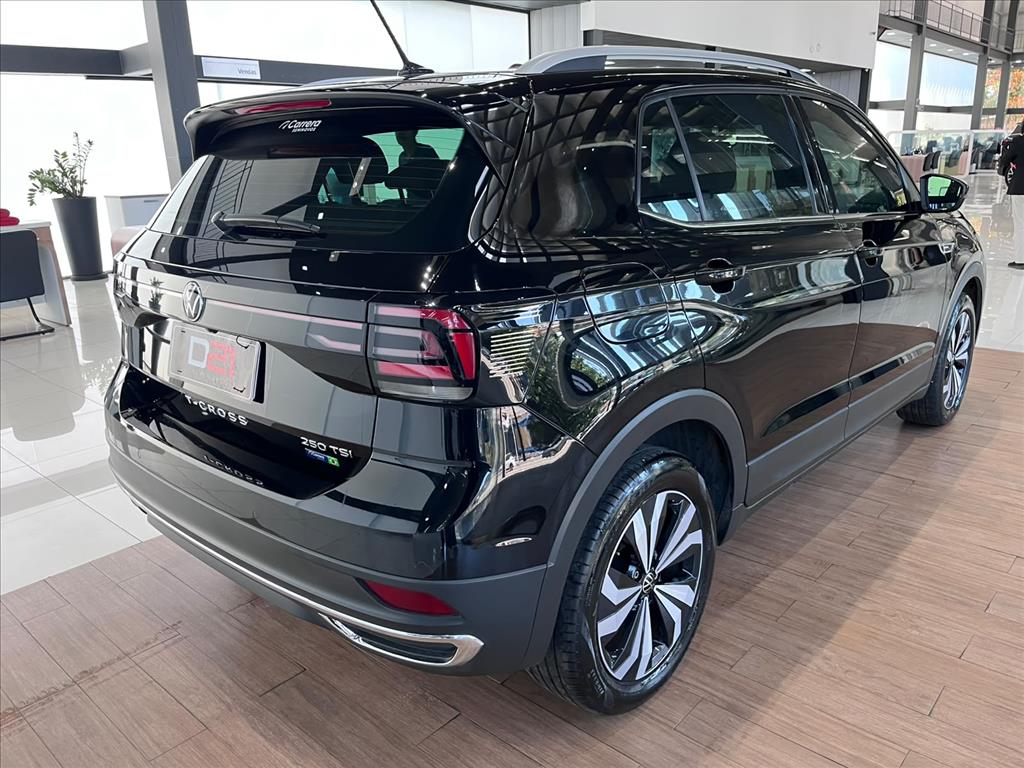 Volkswagen-T-CROSS-1.4 250 TSI TOTAL FLEX HIGHLINE AUTOMÁTICO