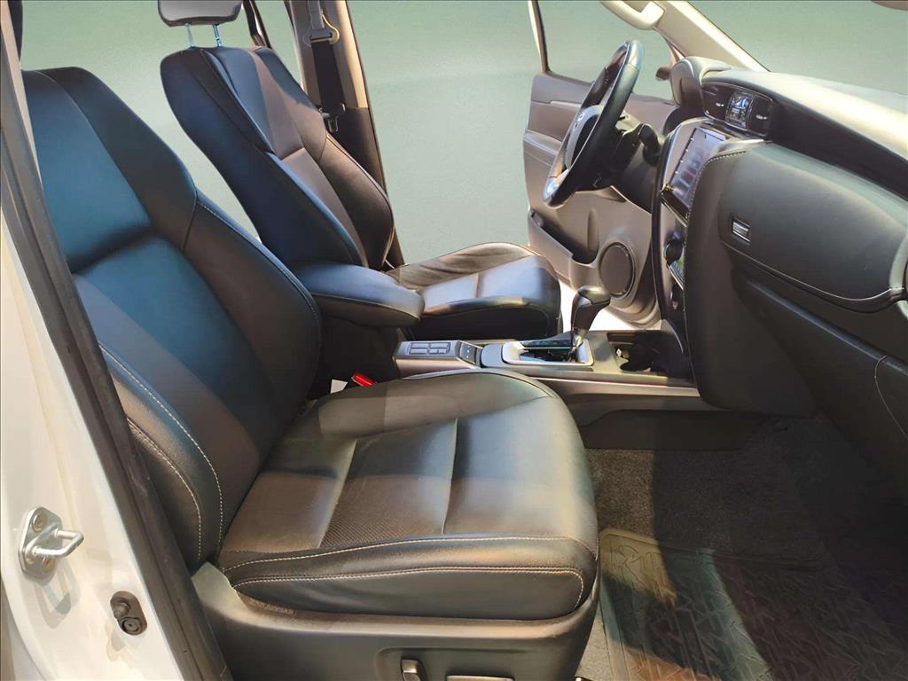 HILUX SW4 2.8 D-4D TURBO DIESEL SRX 7L 4X4 AUTOMÁTICO13