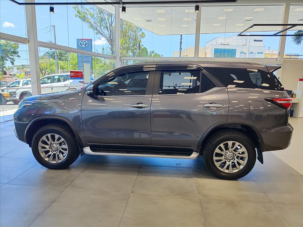 HILUX SW4 2.8 D-4D TURBO DIESEL SRX 7L 4X4 AUTOMÁTICO6