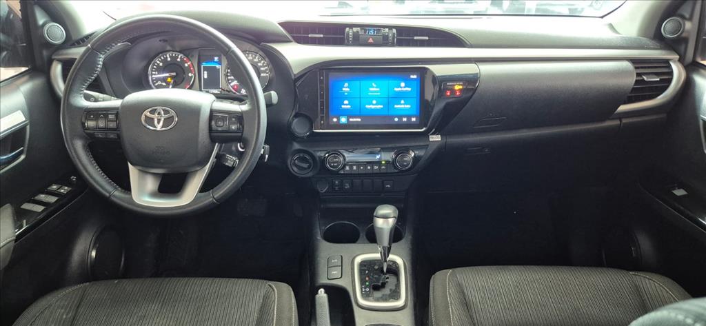 Toyota-HILUX-2.8 D-4D TURBO DIESEL CD SR 4X4 AUTOMÁTICO