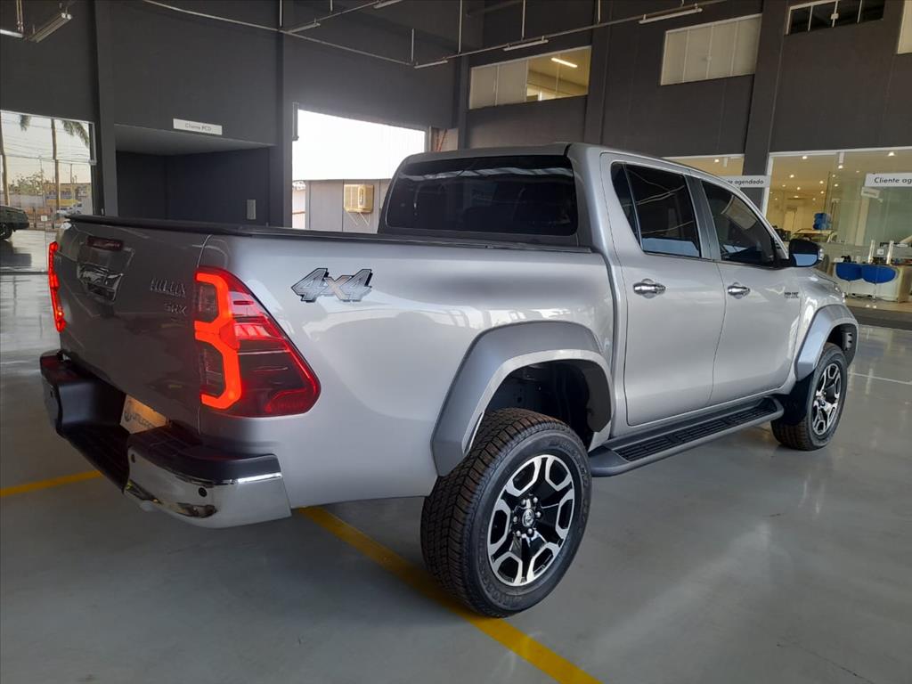 HILUX 2.8 D-4D TURBO DIESEL CD SRX 4X4 AUTOMÁTICO