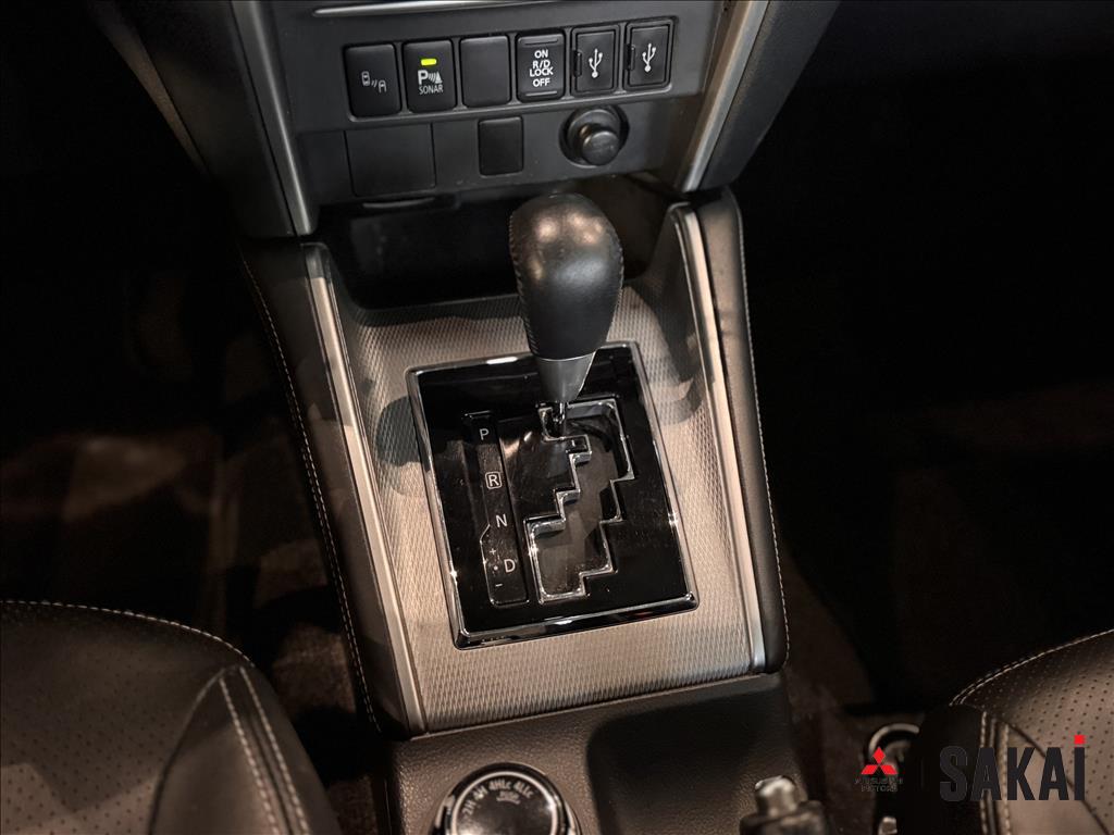 Mitsubishi-L200 TRITON-2.4 16V TURBO DIESEL SPORT HPE-S CD 4P 4X4 AUTOMÁTICO