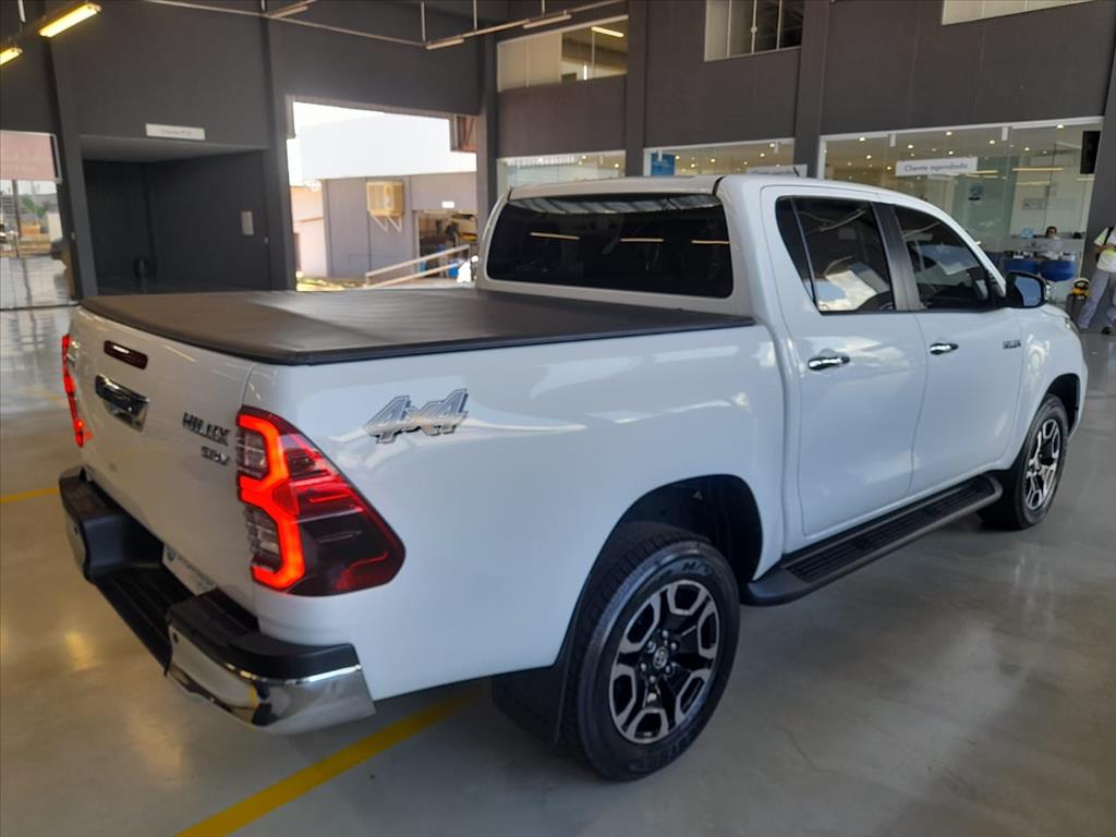 HILUX 2.8 D-4D TURBO DIESEL CD SRV 4X4 AUTOMÁTICO3