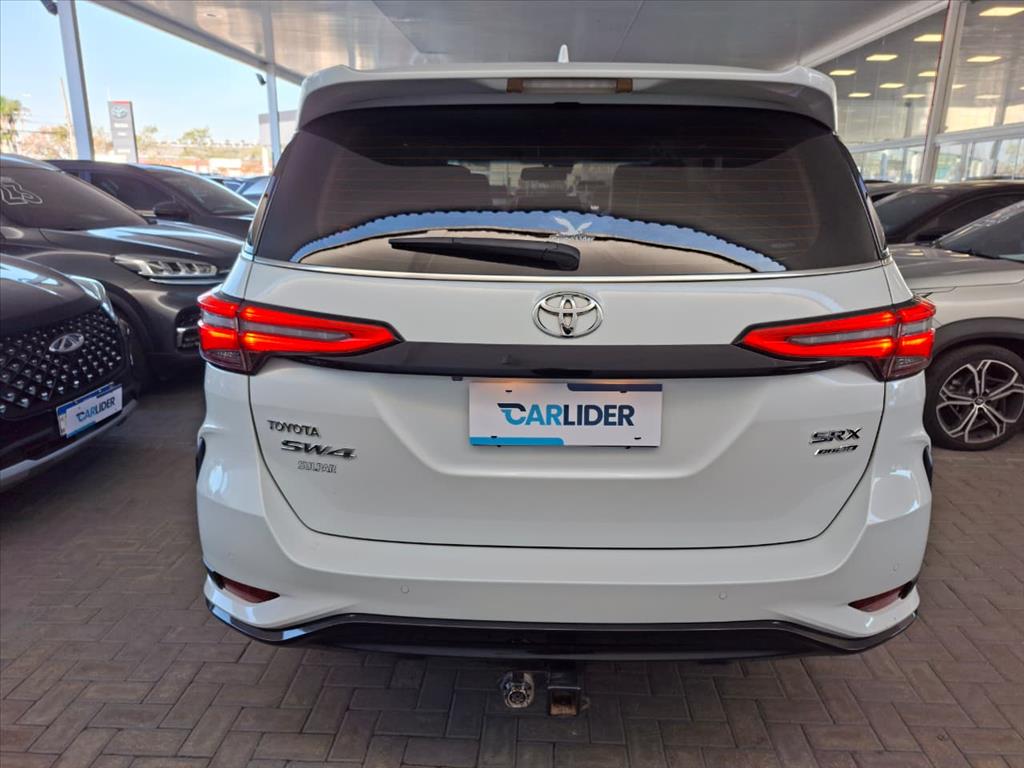 HILUX SW4 2.8 D-4D TURBO DIESEL SRX PLATINUM 7L 4X4 AUTOMÁTICO6