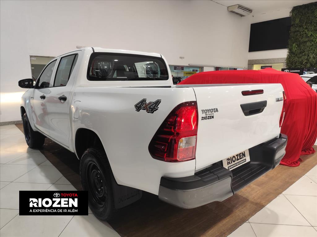HILUX 2.8 D-4D TURBO DIESEL CD POWER PACK 4X4 AUTOMÁTICO3
