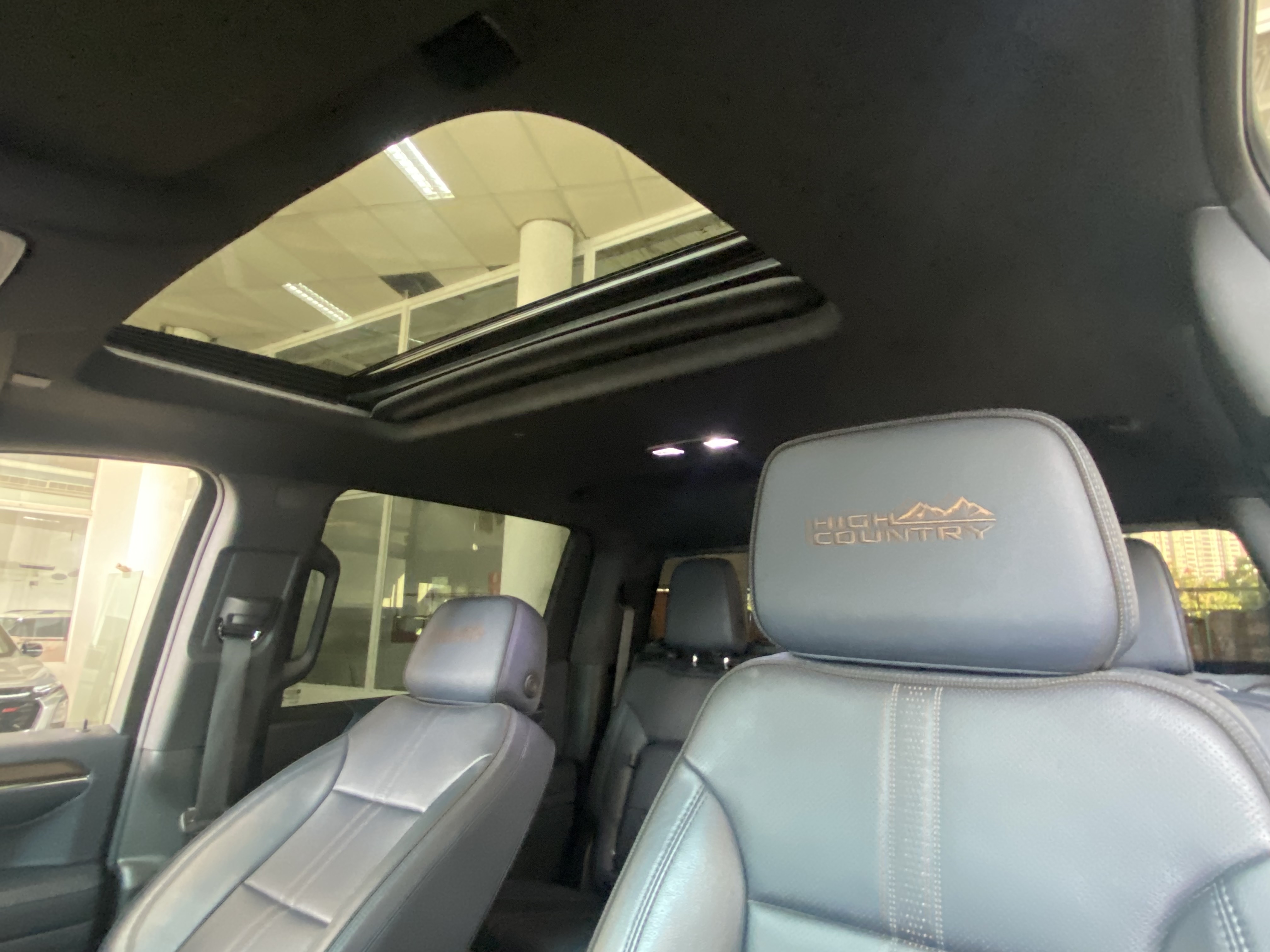SILVERADO 5.3 V8 GASOLINA 1500 HIGH COUNTRY 4X4 AUTOMÁTICO8