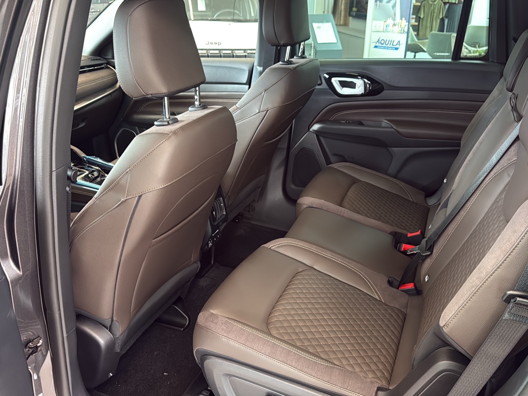 COMMANDER 1.3 T270 TURBO MHEV OVERLAND AT67