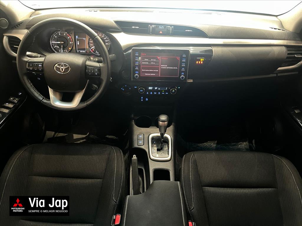 Toyota-HILUX-2.8 D-4D TURBO DIESEL CD SR 4X4 AUTOMÁTICO