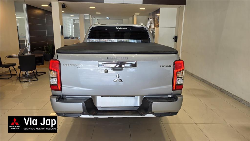 Mitsubishi-L200 TRITON-2.4 16V TURBO DIESEL SPORT HPE-S CD 4P 4X4 AUTOMÁTICO