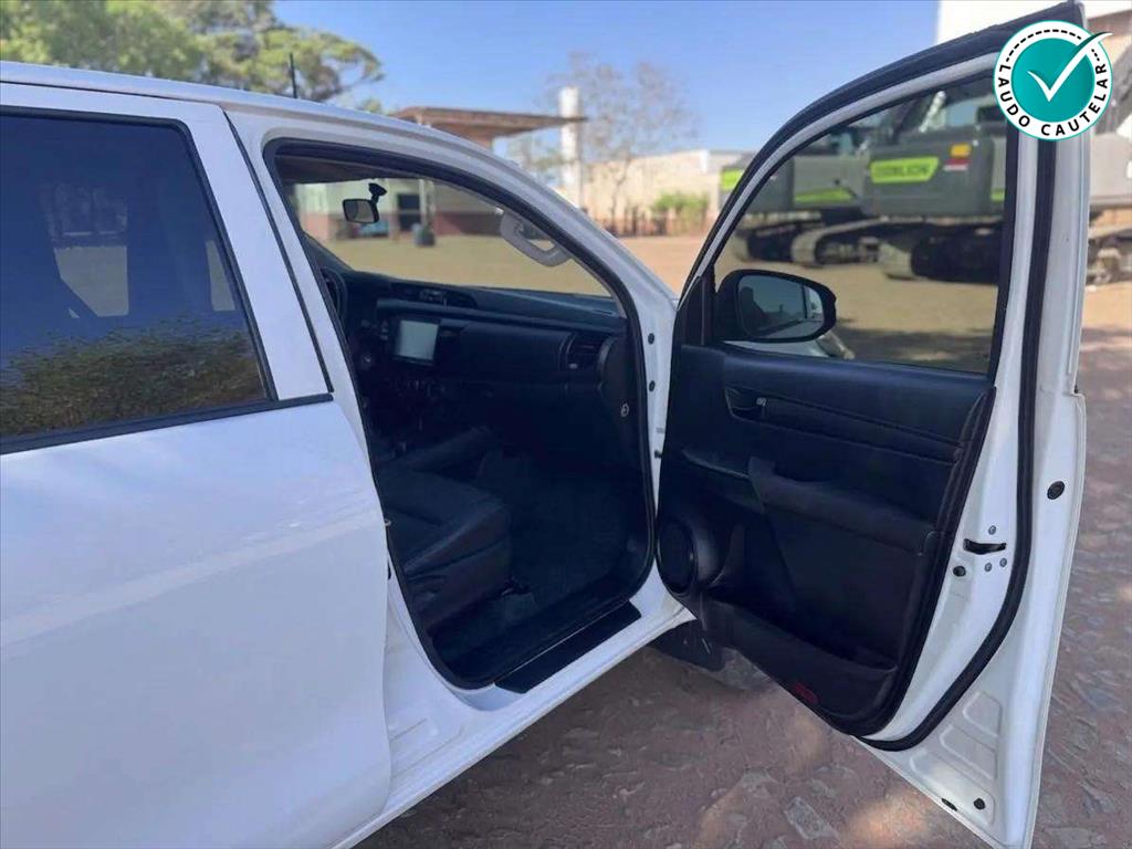 HILUX 2.8 D-4D TURBO DIESEL CD POWER PACK 4X4 MANUAL12