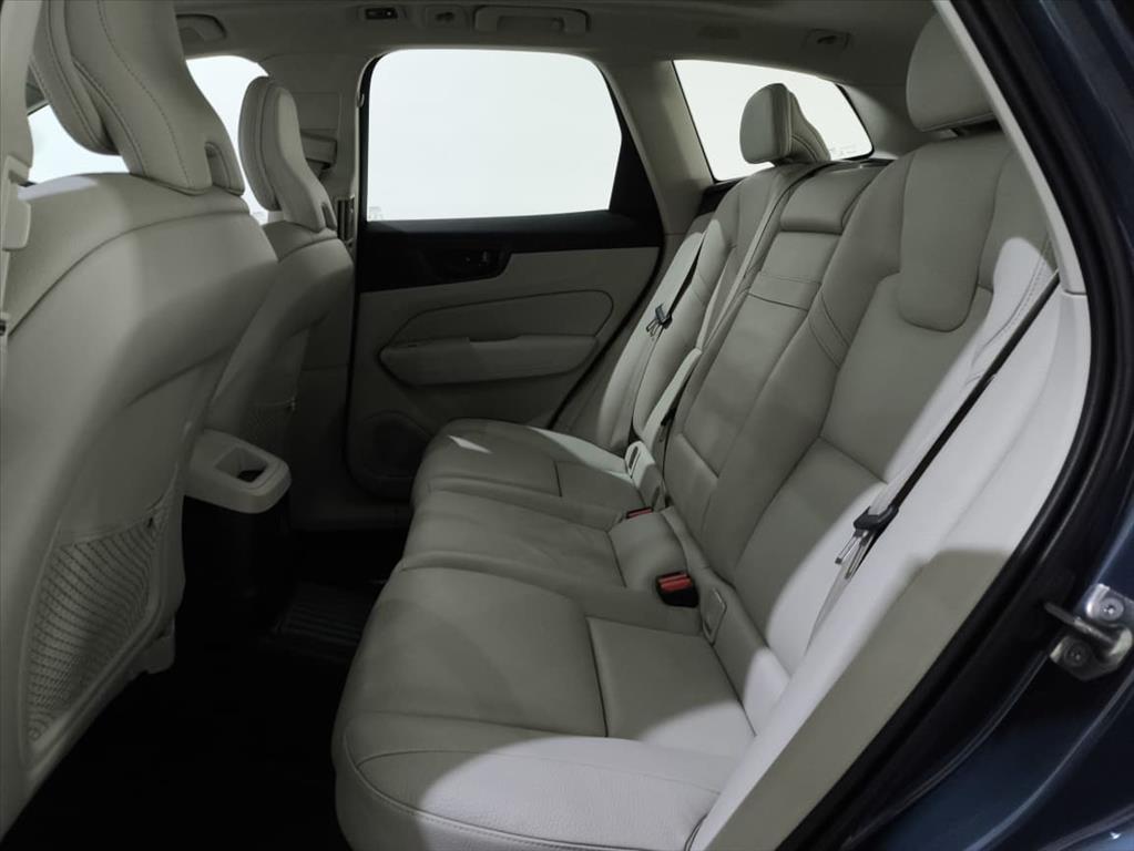 XC60 2.0 T8 HYBRID MOMENTUM AWD GEARTRONIC9