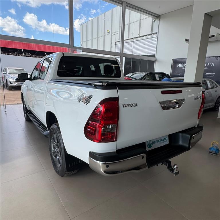 HILUX 2.8 D-4D TURBO DIESEL CD SR 4X4 AUTOMÁTICO3