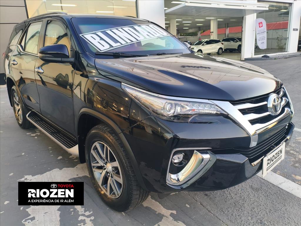 HILUX SW4 2.8 SRX 4X4 7 LUGARES 16V TURBO INTERCOOLER DIESEL 4P AUTOMÁTICO