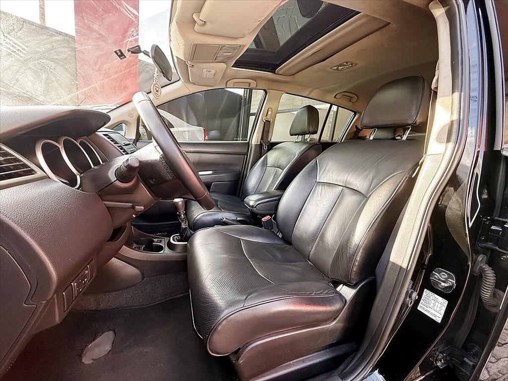 Nissan Tiida - 1.8 SL 16V FLEX 4P MANUAL