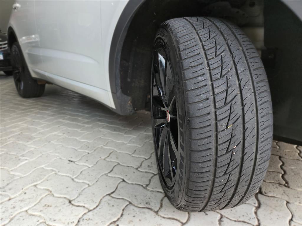 Jaguar E-Pace - 2.0 16V P250 FLEX R-DYNAMIC S AWD AUTOMÁTICO