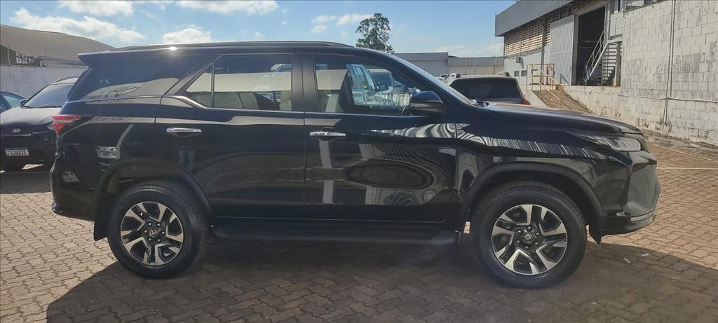 HILUX SW4 2.8 D-4D TURBO DIESEL DIAMOND 7L 4X4 AUTOMÁTICO6
