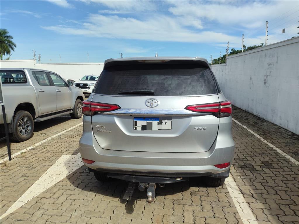 HILUX 2.8 D-4D TURBO DIESEL CD SRX 4X4 AUTOMÁTICO4