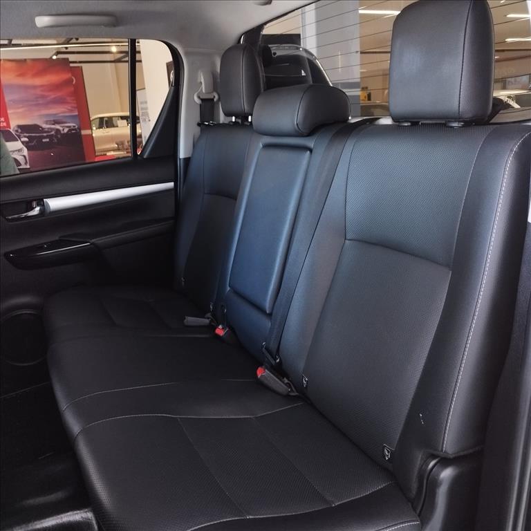 HILUX 2.8 D-4D TURBO DIESEL CD SRX 4X4 AUTOMÁTICO18